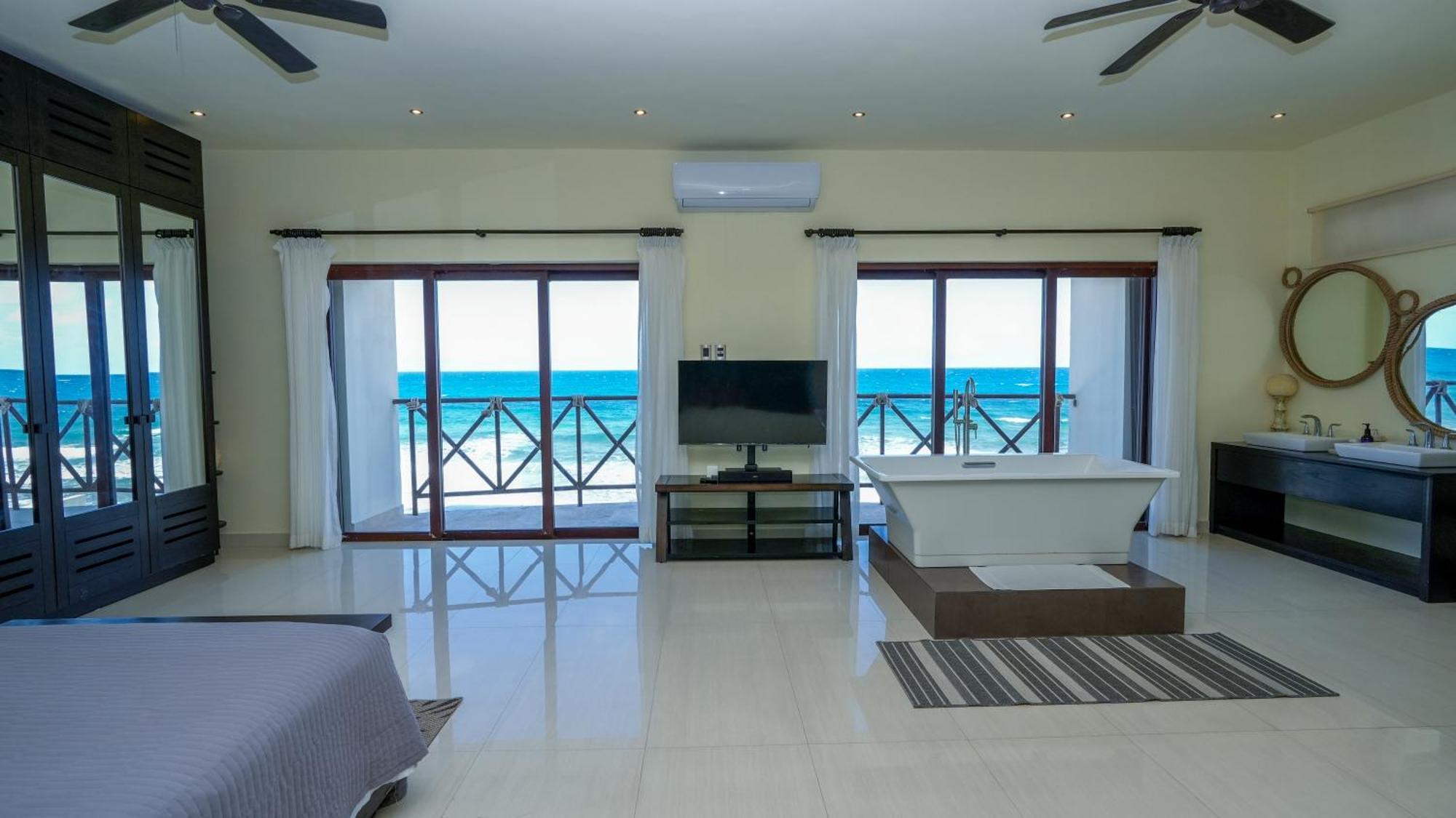 Casa Javi- Ocean Front Located Mid Isla Mujeres Villa Luaran gambar